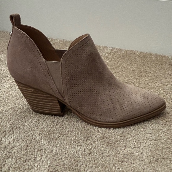 Marc Fisher Ltd taupe Dalar Perforated Suede Ankle Bootie size 7M - Picture 7 of 11